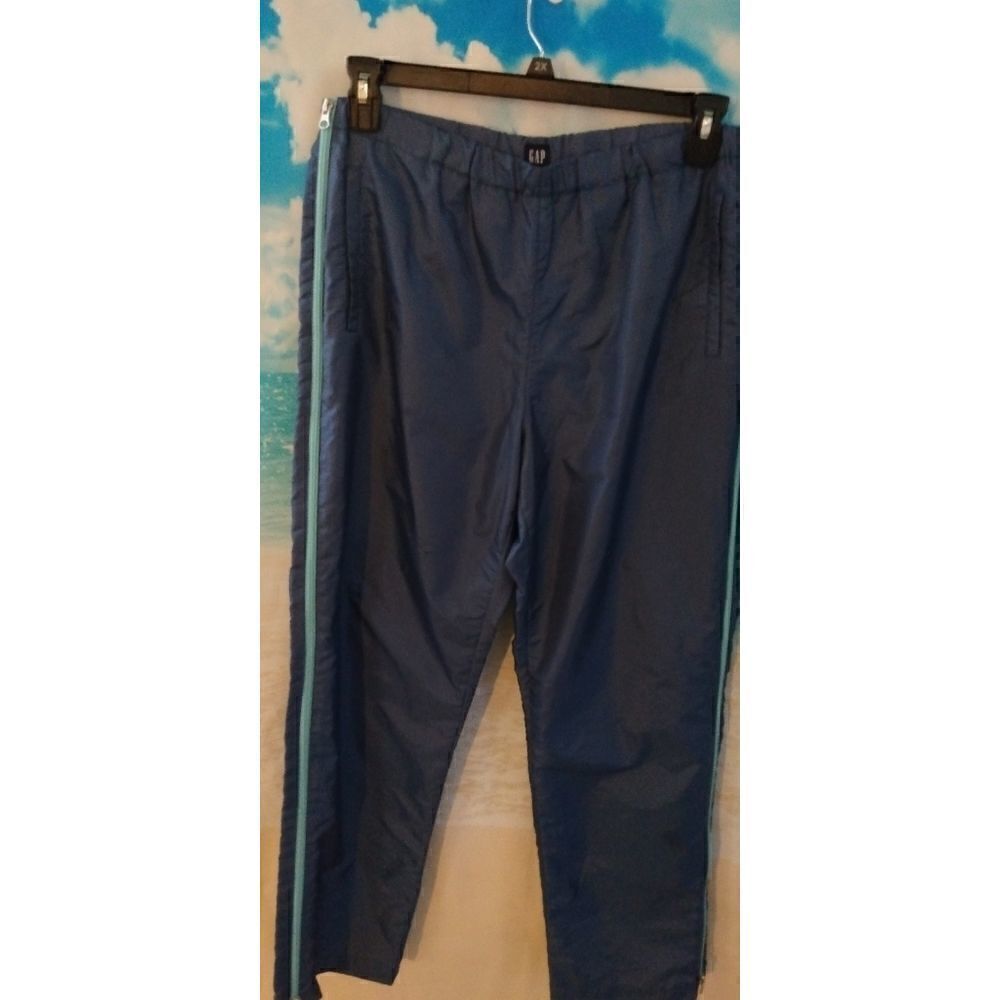 "Gap" woman's active pants. 